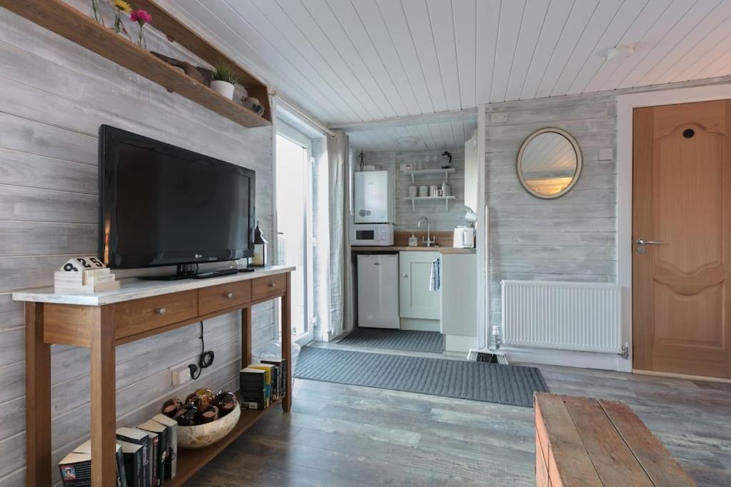 Loughview Chalet Whitehouse  Exteriör bild